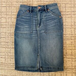 Abercrombie & Fitch Denim midi skirt. Size 00.